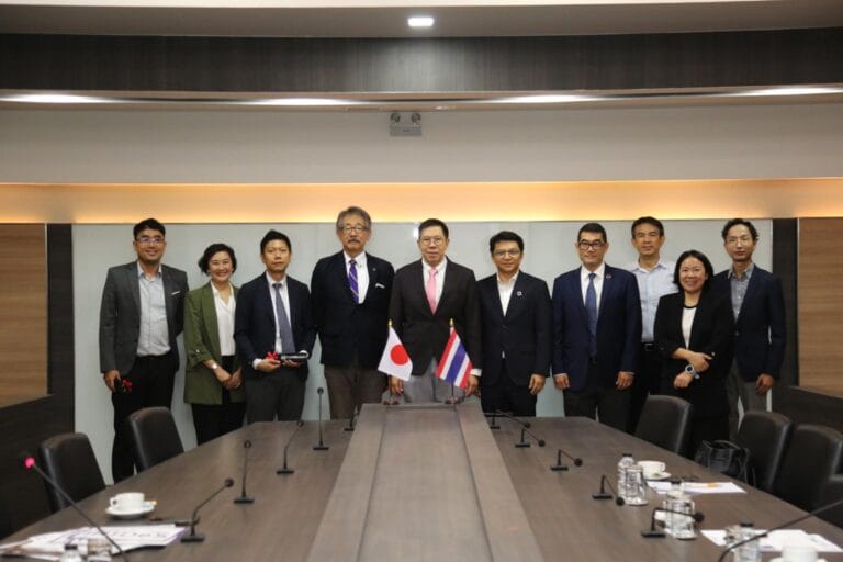 Tohoku and Thammasat discuss Gateway College collaboration