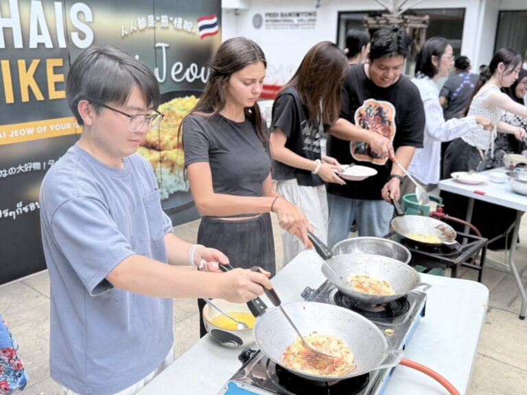 Cooking Like Thais: Cook a Thai Kai Jeow, Make Global Friends